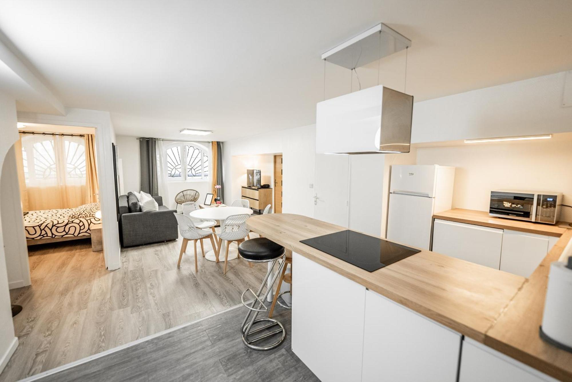 Bel Renove - Place Du Palais Avec Parking Apartment
